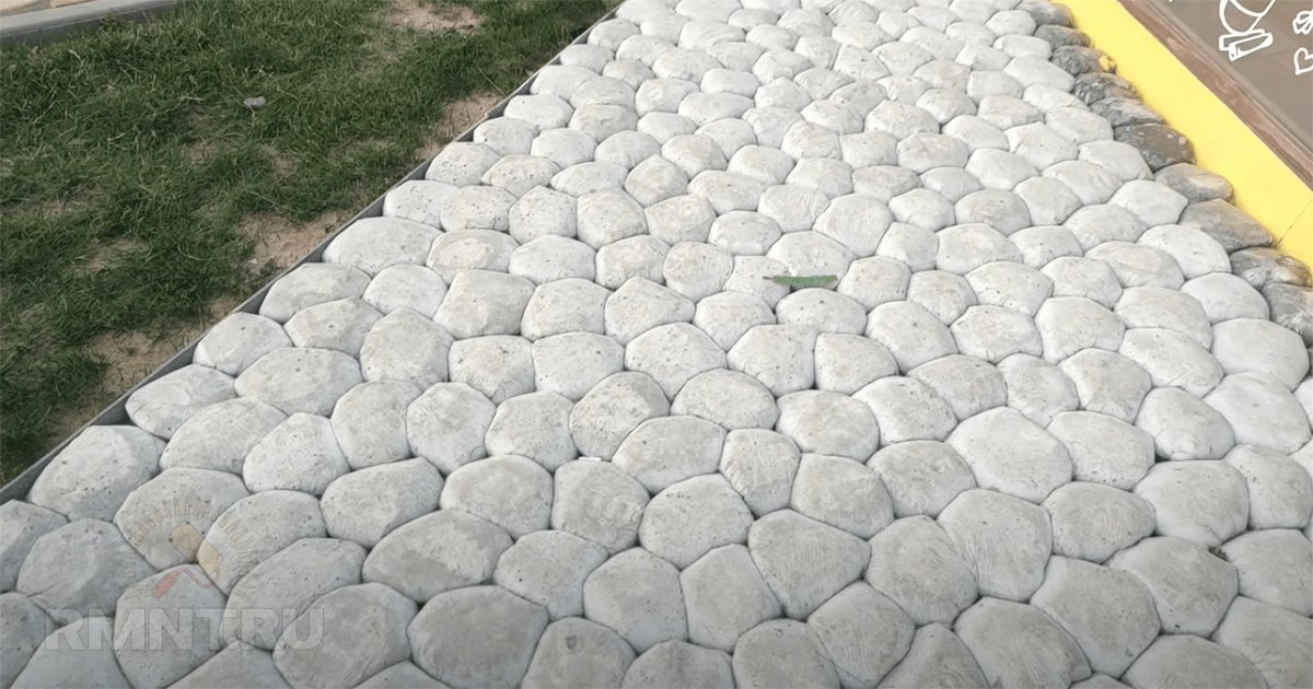 Дорожки в саду из бетонных плит своими руками